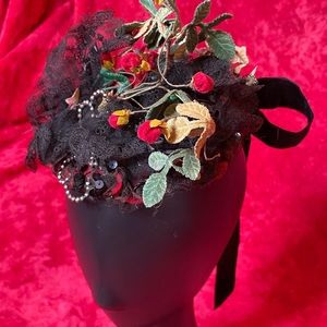 Vintage 40s/50s elaborate floral embellished head piece